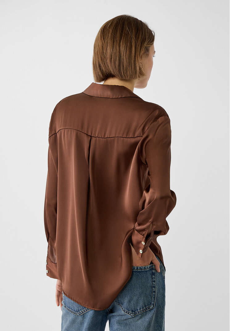 camisa saten cuello solapa