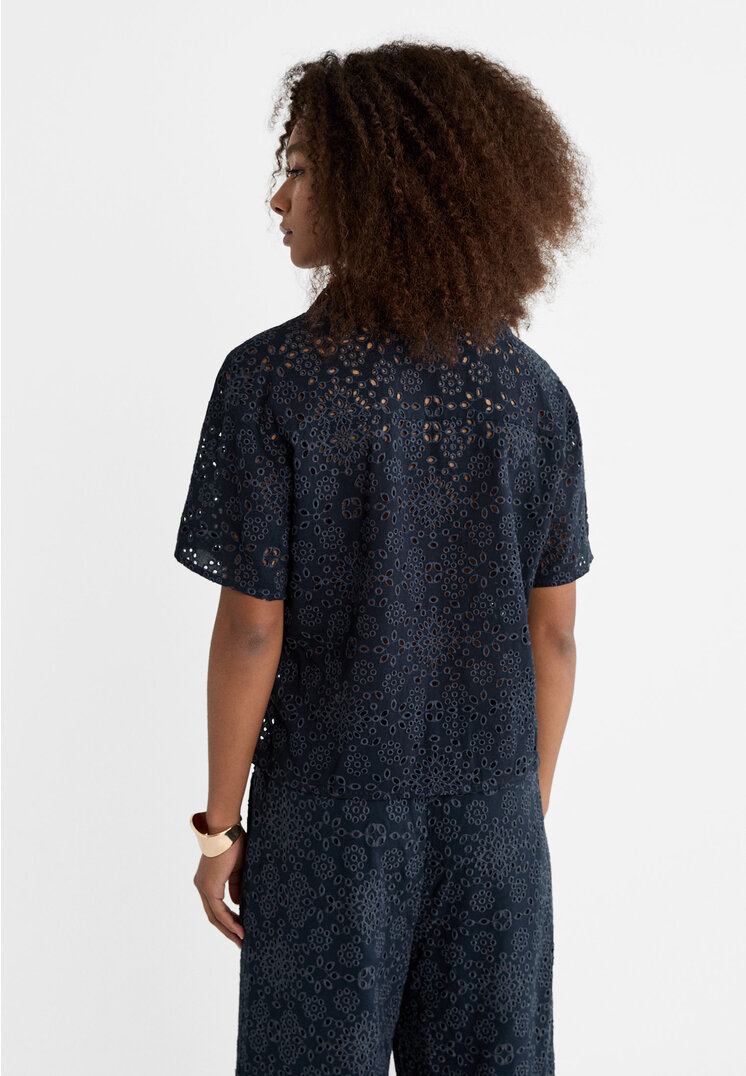 camisa bordados perforados