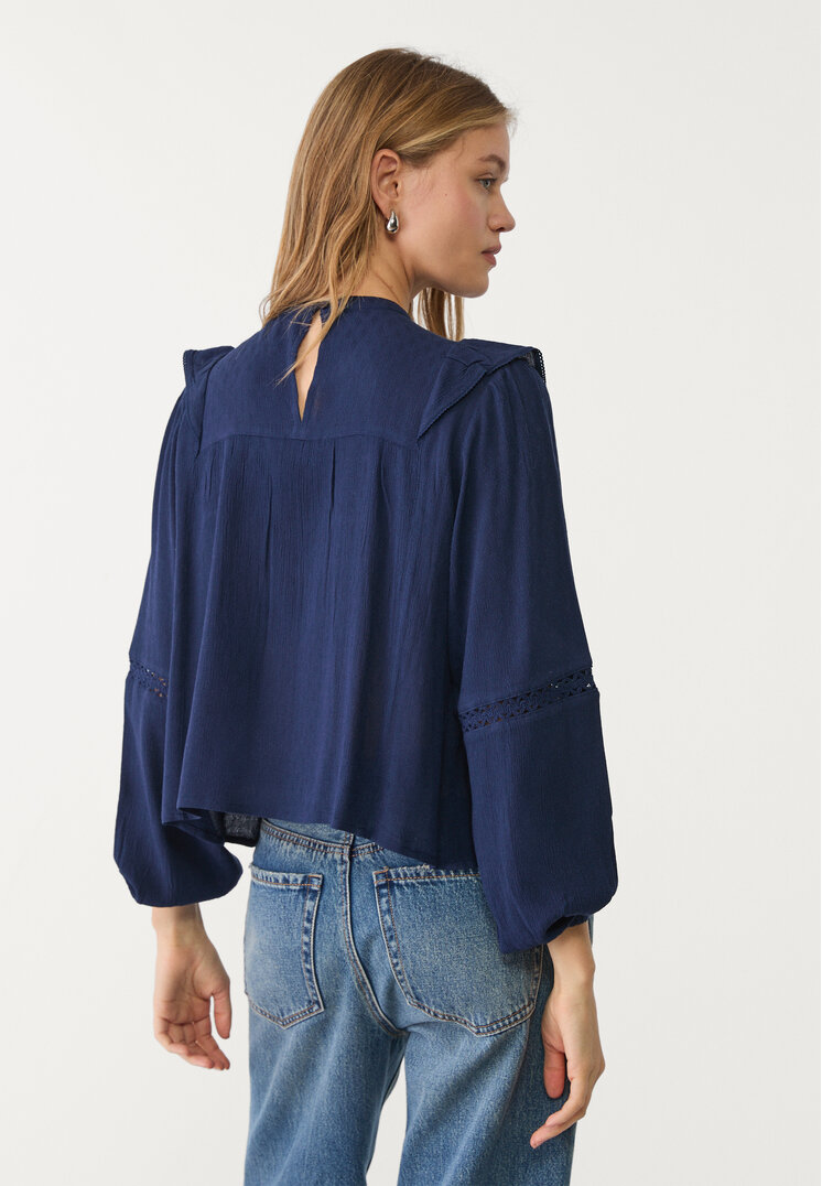 blusa fluida volantes