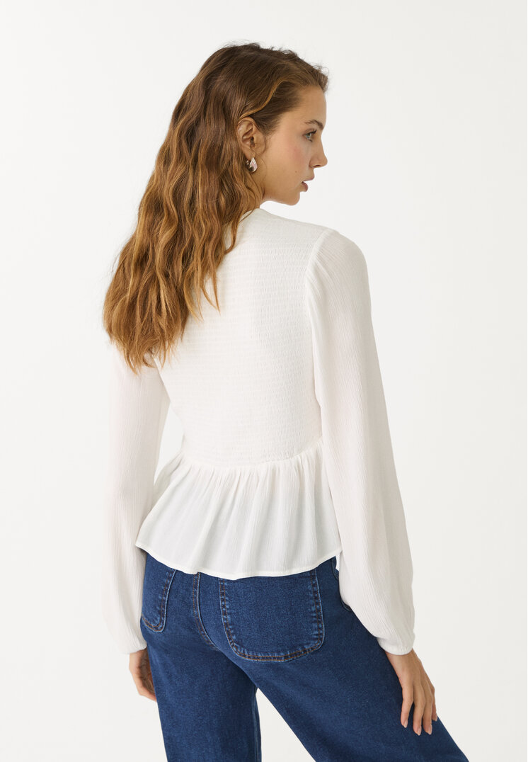 blusa fluida volantes