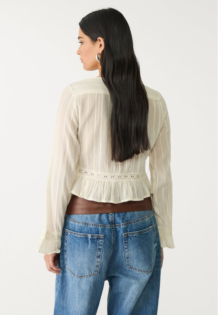 blusa fluida encaje