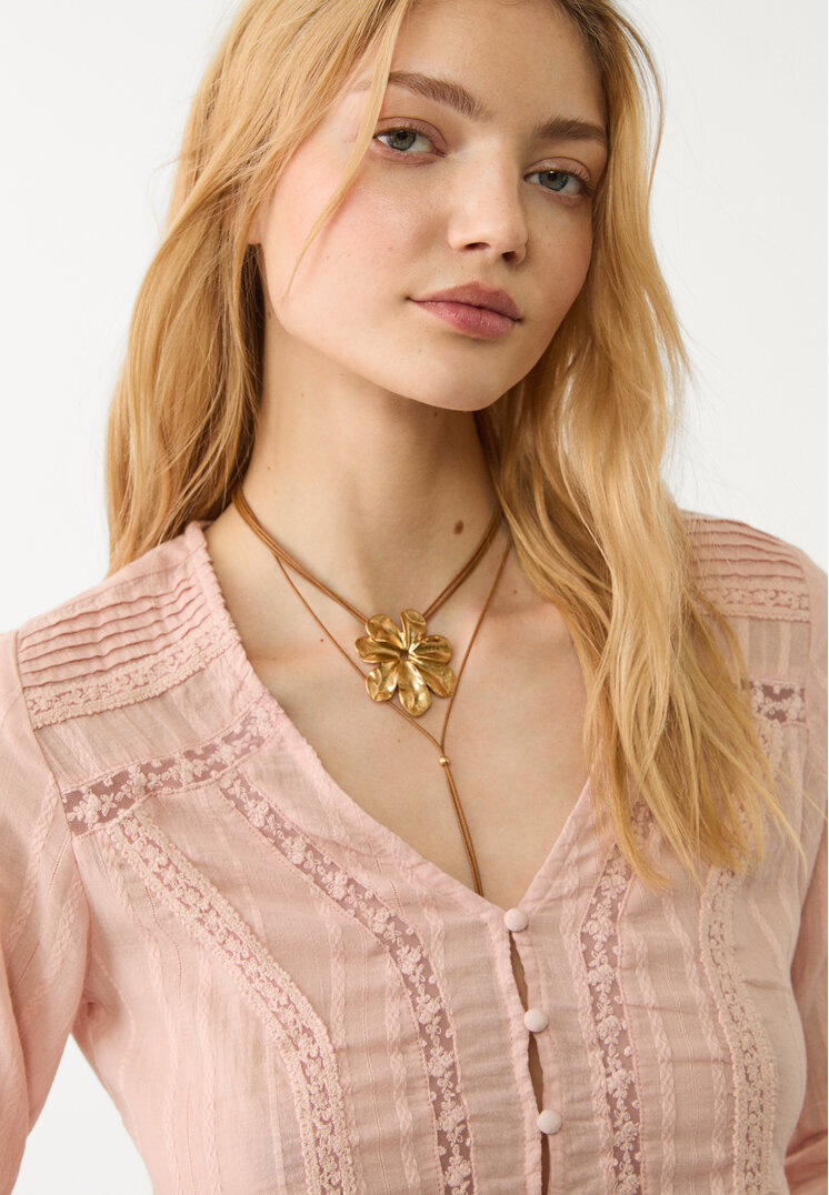 blusa fluida encaje