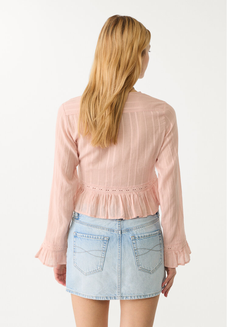 blusa fluida encaje