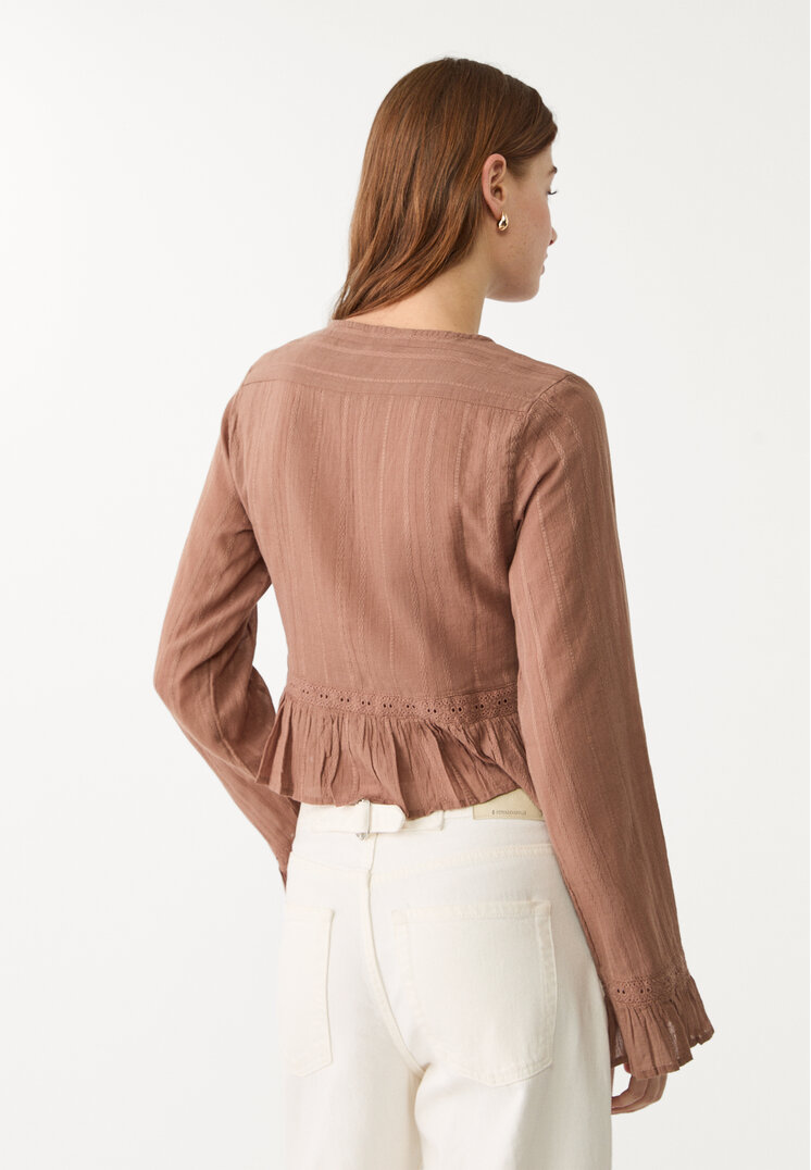 blusa fluida encaje