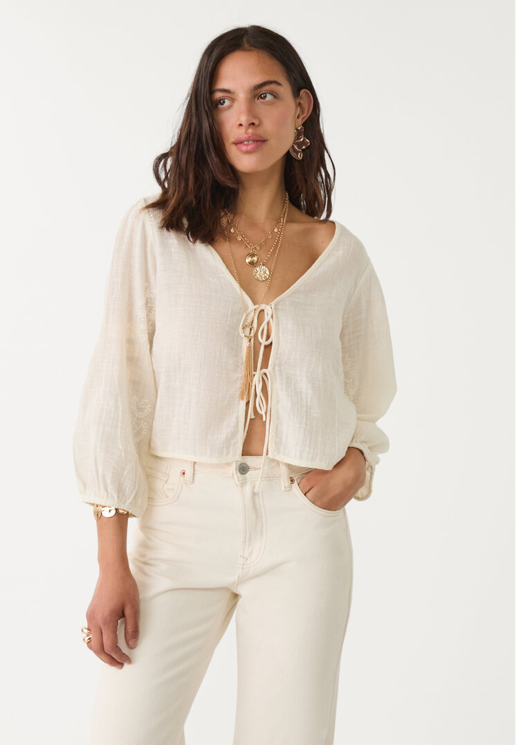 blusa fluida bordados