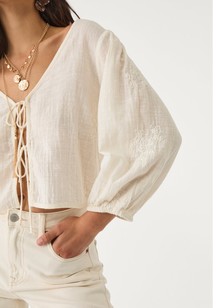 blusa fluida bordados