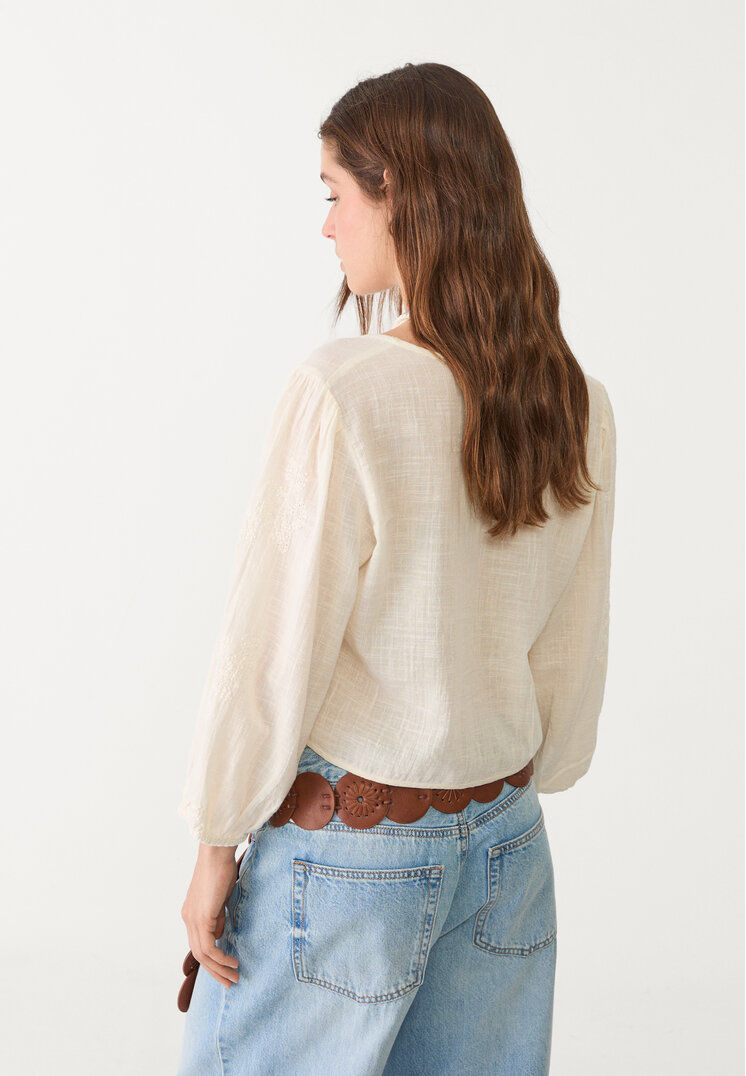 blusa fluida bordados