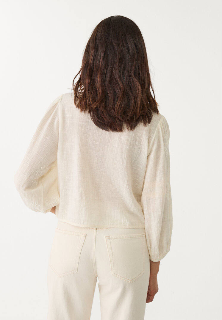 blusa fluida bordados
