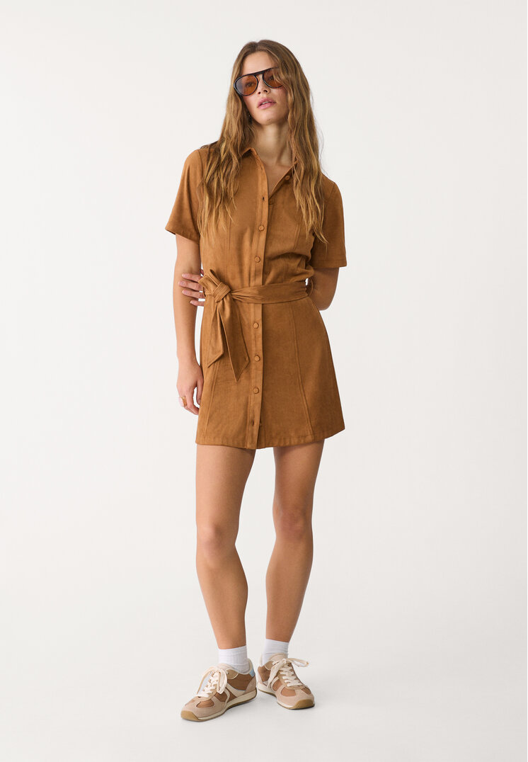 vestido camisero corto efecto ante