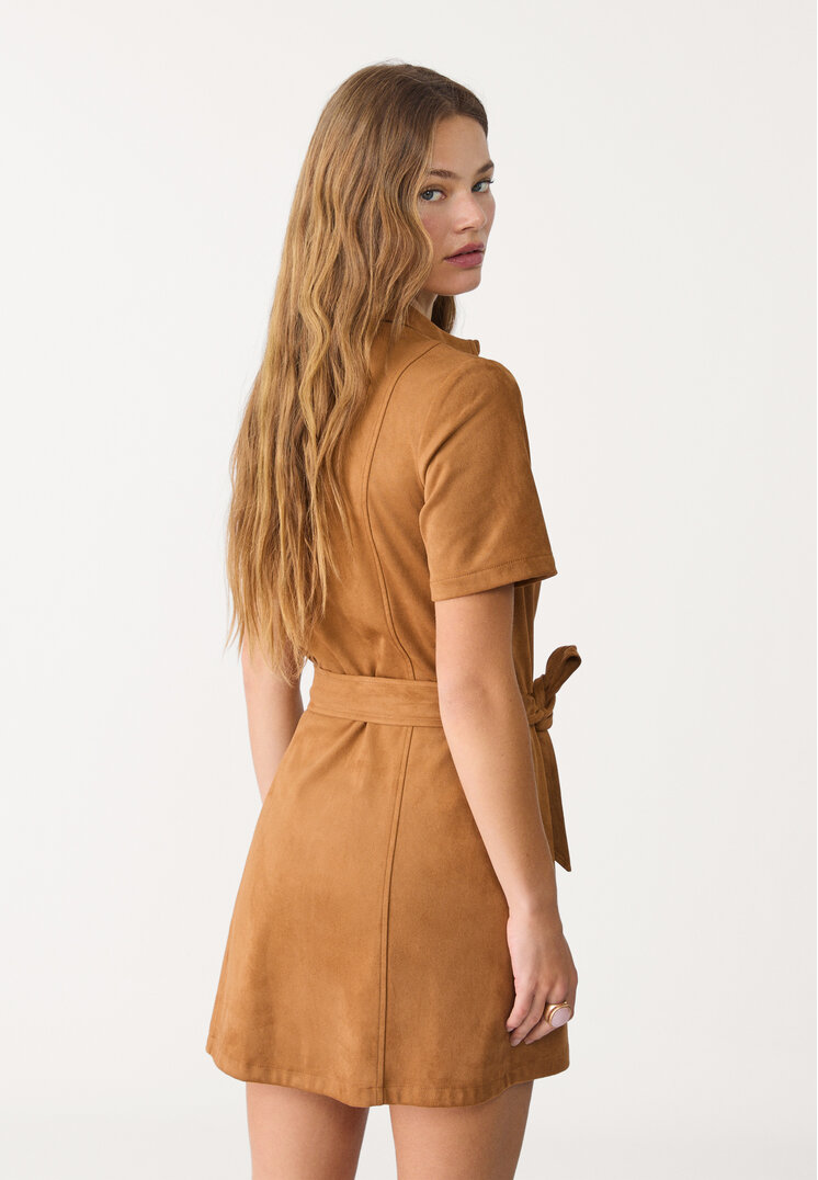 vestido camisero corto efecto ante