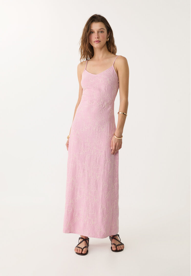vestido largo bordado con lino