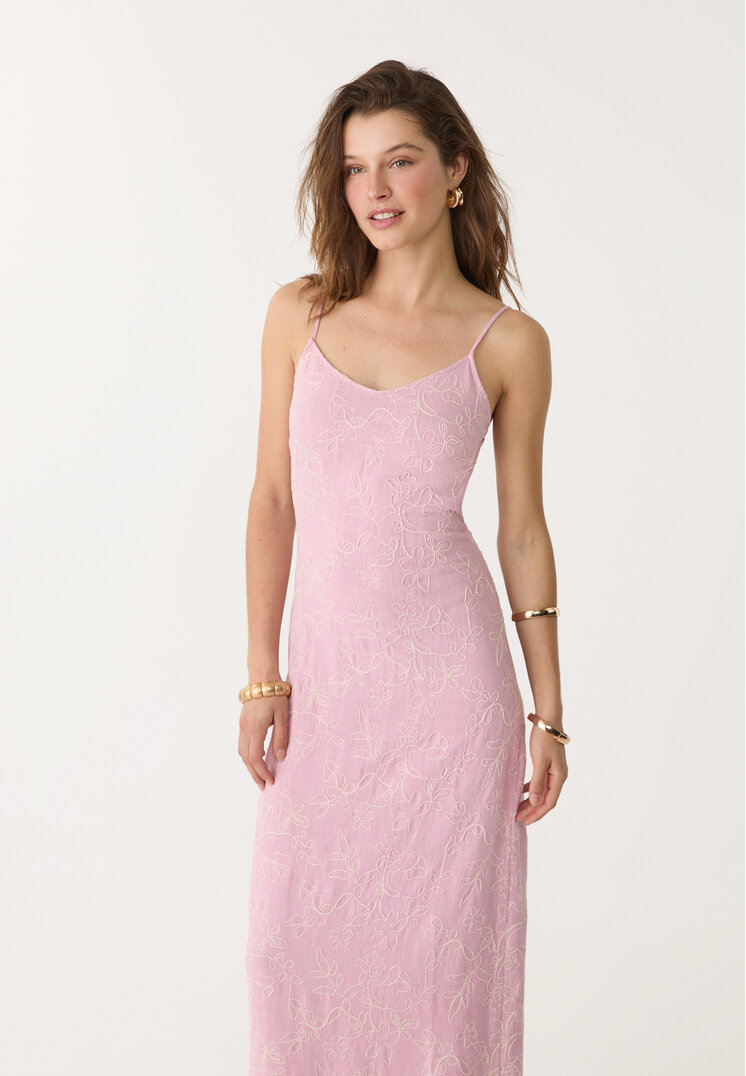vestido largo bordado con lino