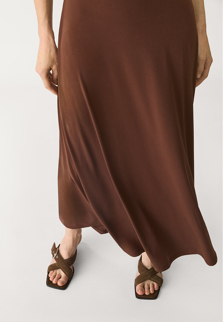 vestido midi evase hombros descubiertos