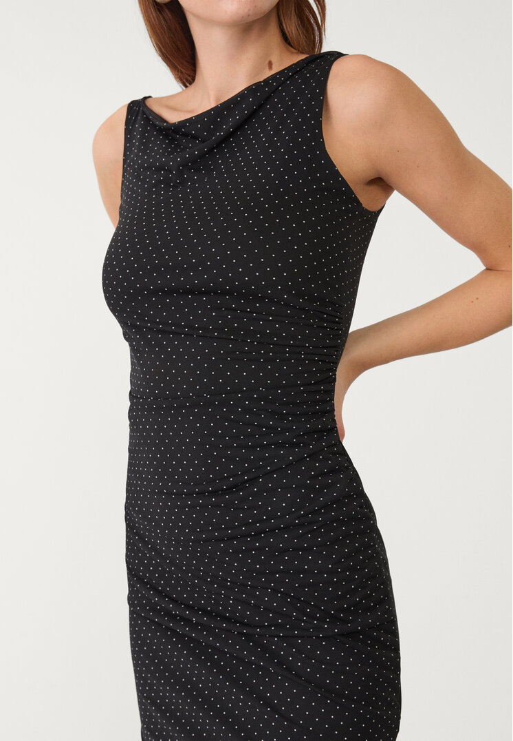 vestido midi topos asimetrico