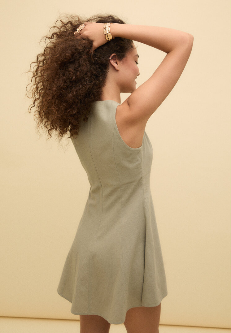 vestido corto fluido