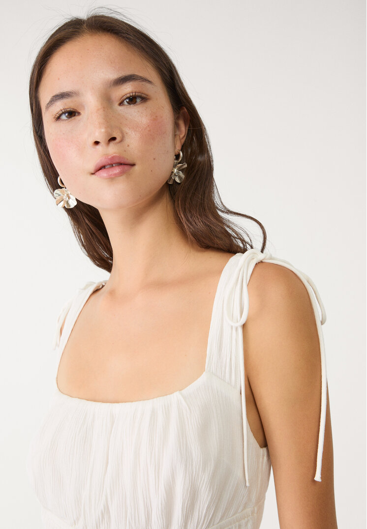 vestido corto fluido