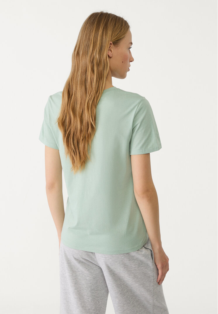camiseta basica regular fit cuello redondo