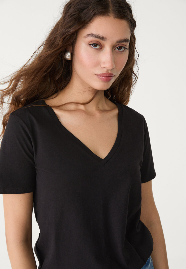 camiseta basica cuello pico