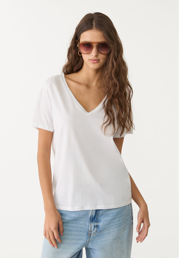 Stradivarius Tricou Simplu Cu Guler În V Alb M