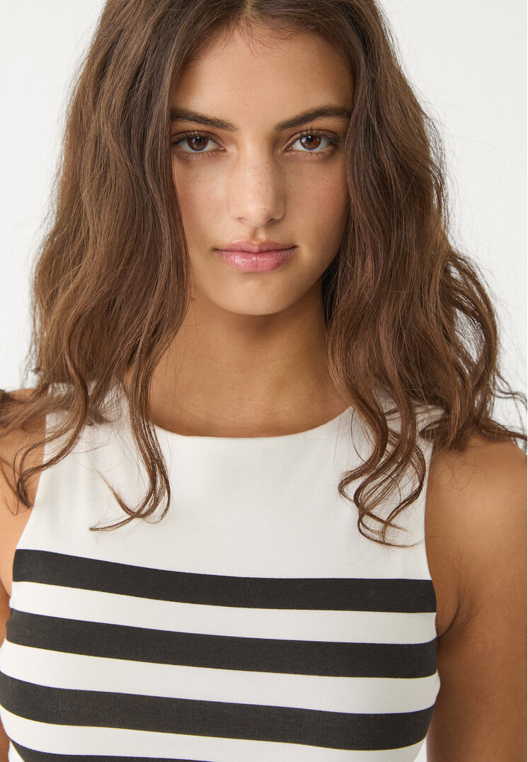 top basico crop rayas