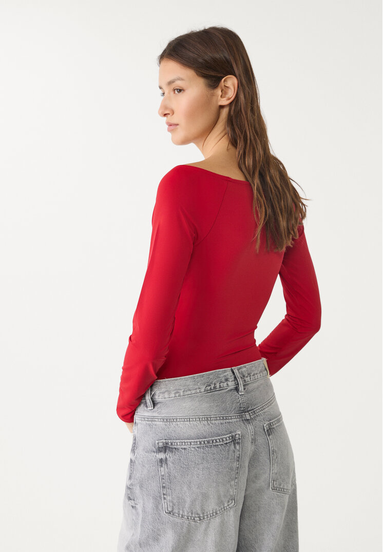 body cruzado frunce