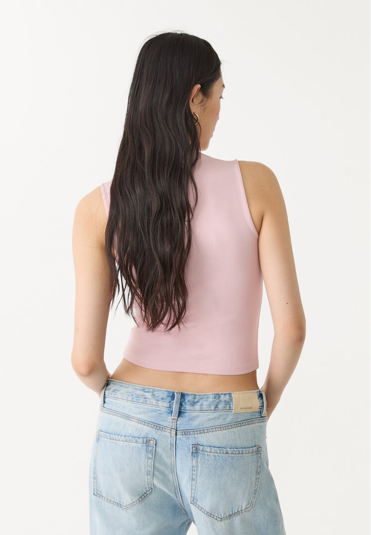 camiseta basica ajustada cuello perkins