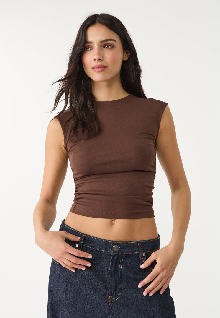 camiseta basica fitted fruncida