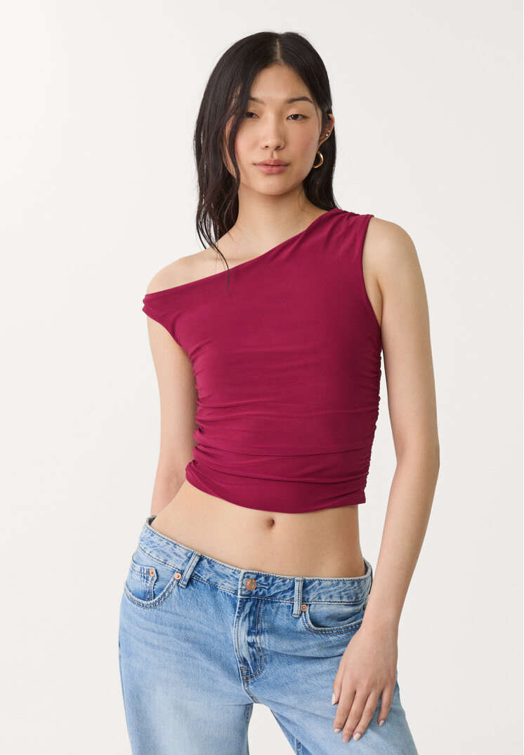 camiseta corta asimetrica frunce