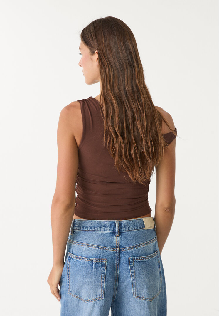 camiseta corta asimetrica frunce