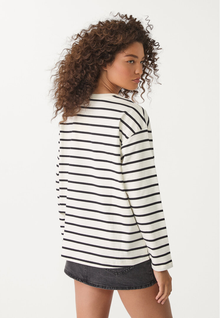 camiseta oversize rayas