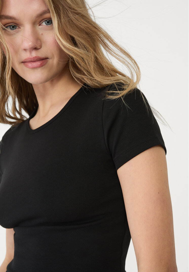 camiseta basica slim fit