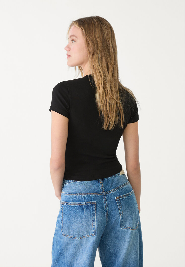 camiseta basica slim fit