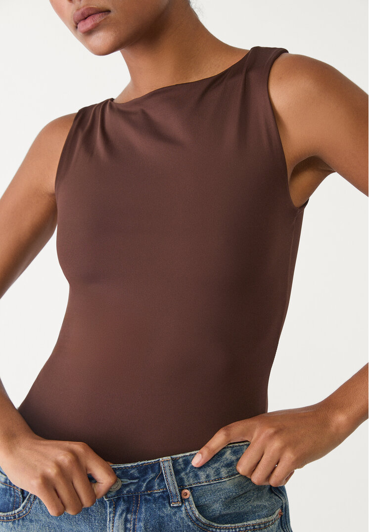 body basico cuello barca