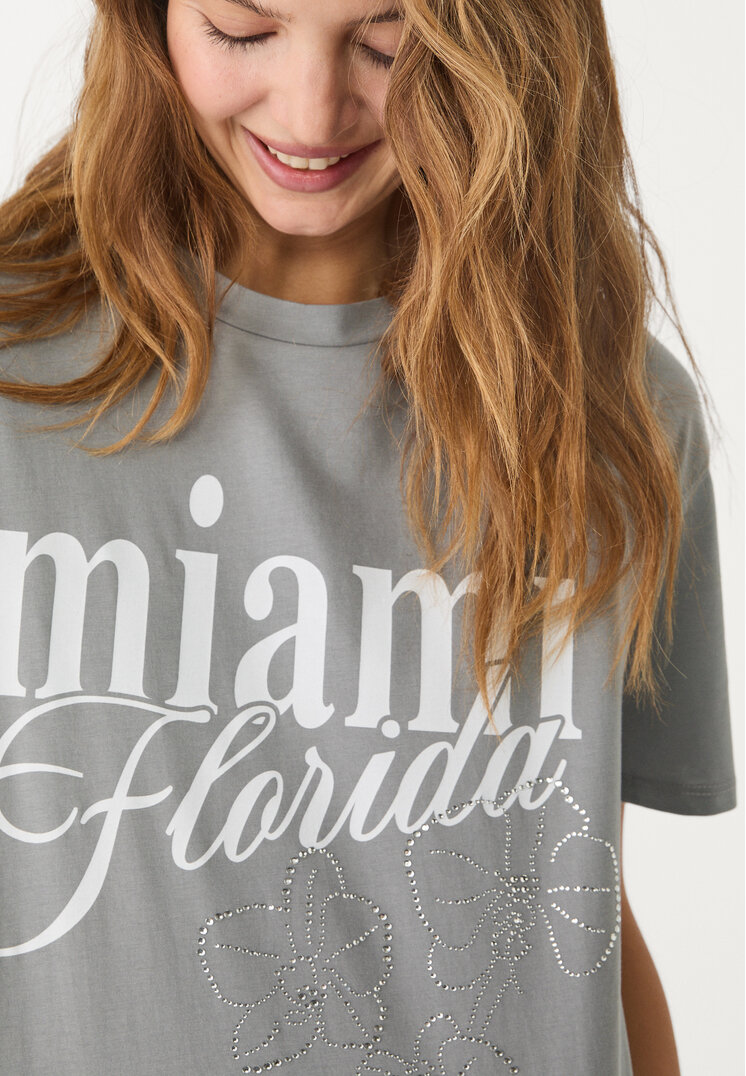 camiseta estampada brillos