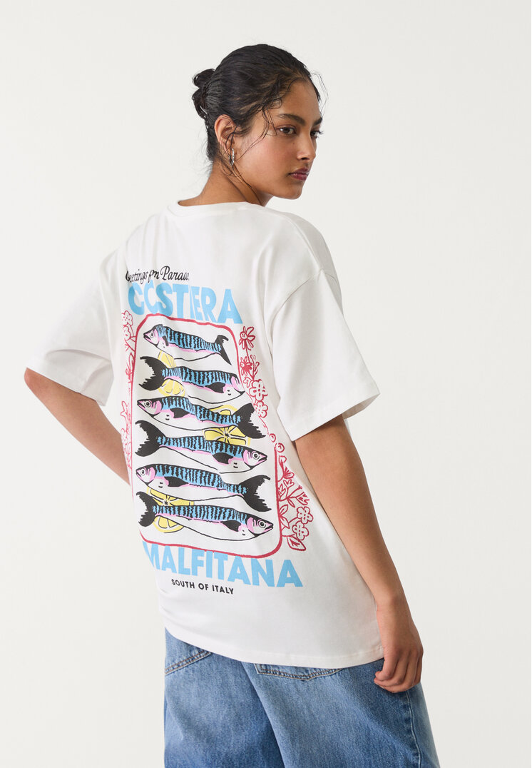 camiseta oversize estampado sardinas