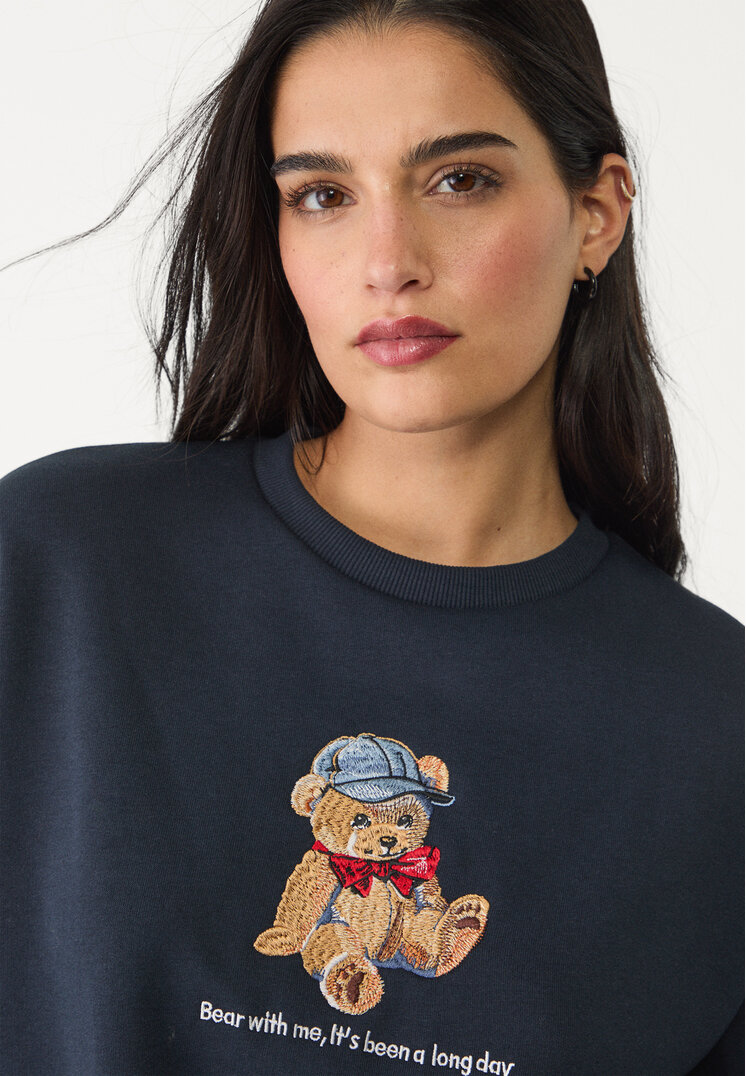sudadera oso bordado