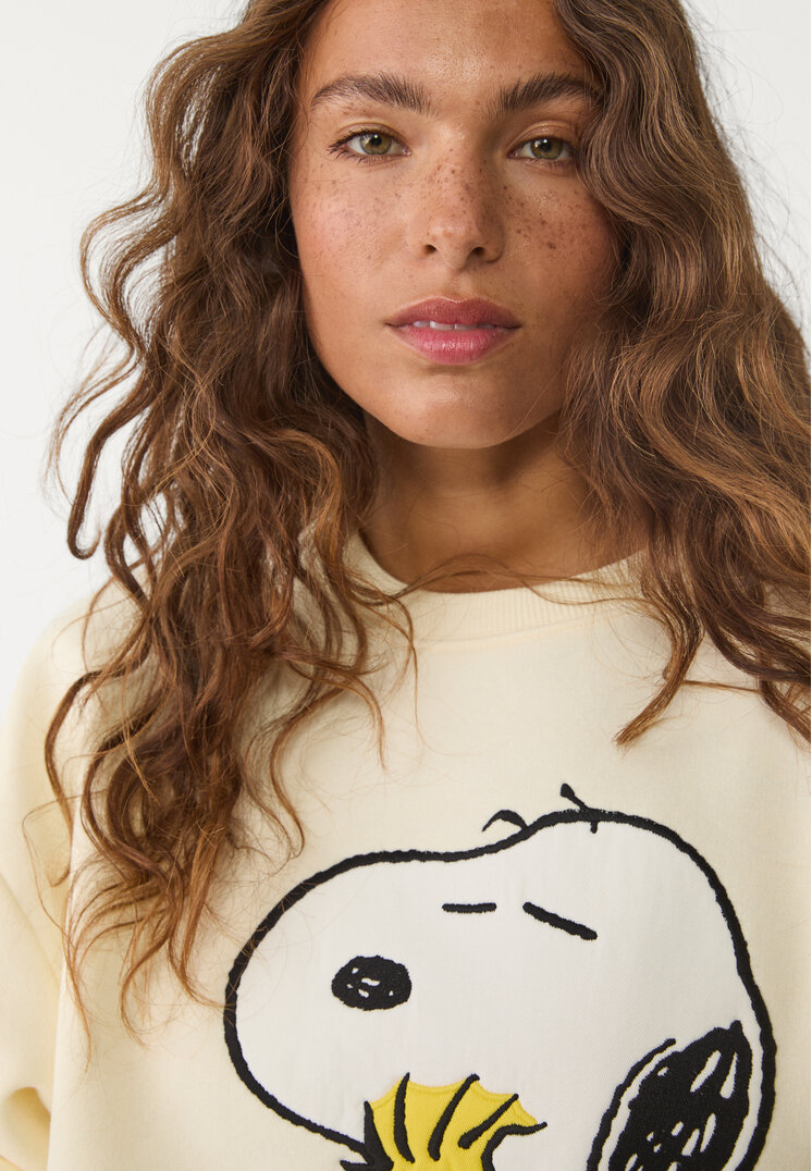 sudadera peanuts bordado