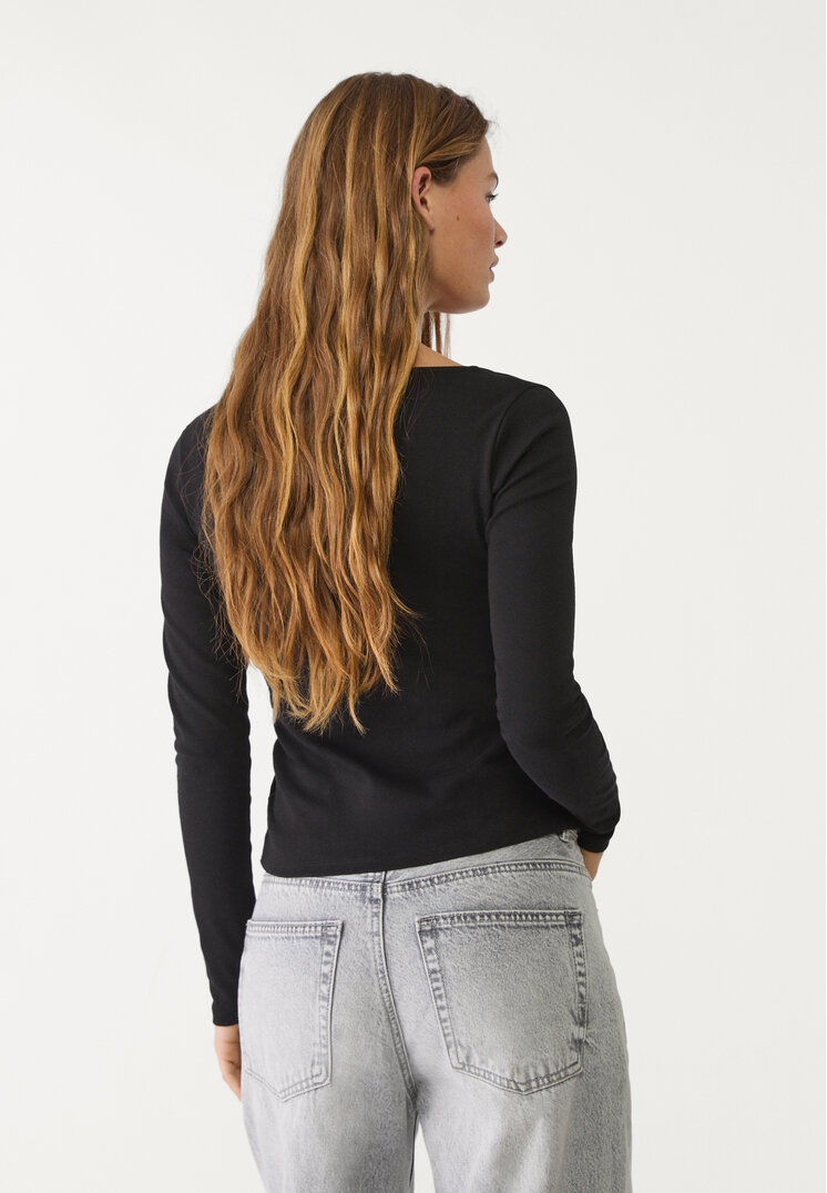 camiseta nudo abertura