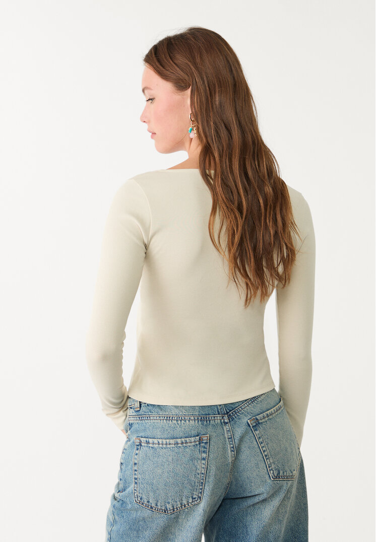 camiseta nudo abertura