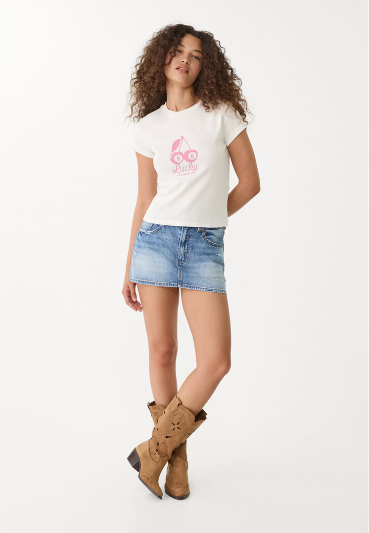camiseta fitted estampado cerezas