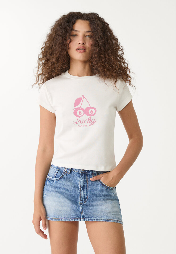 camiseta fitted estampado cerezas