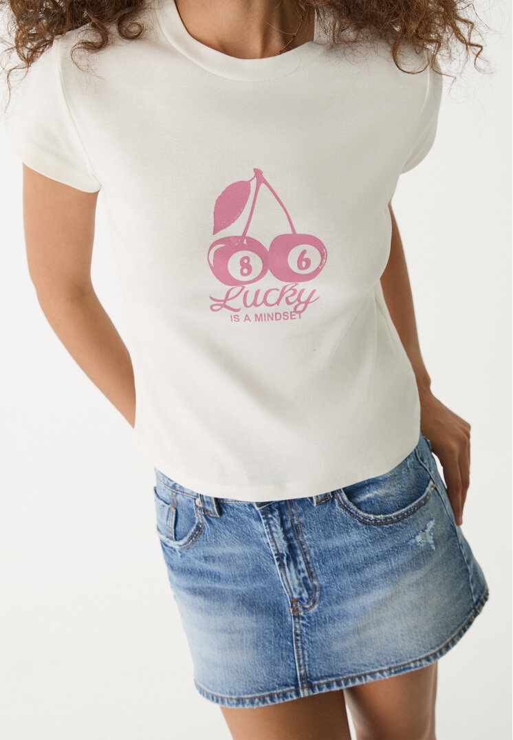 camiseta fitted estampado cerezas