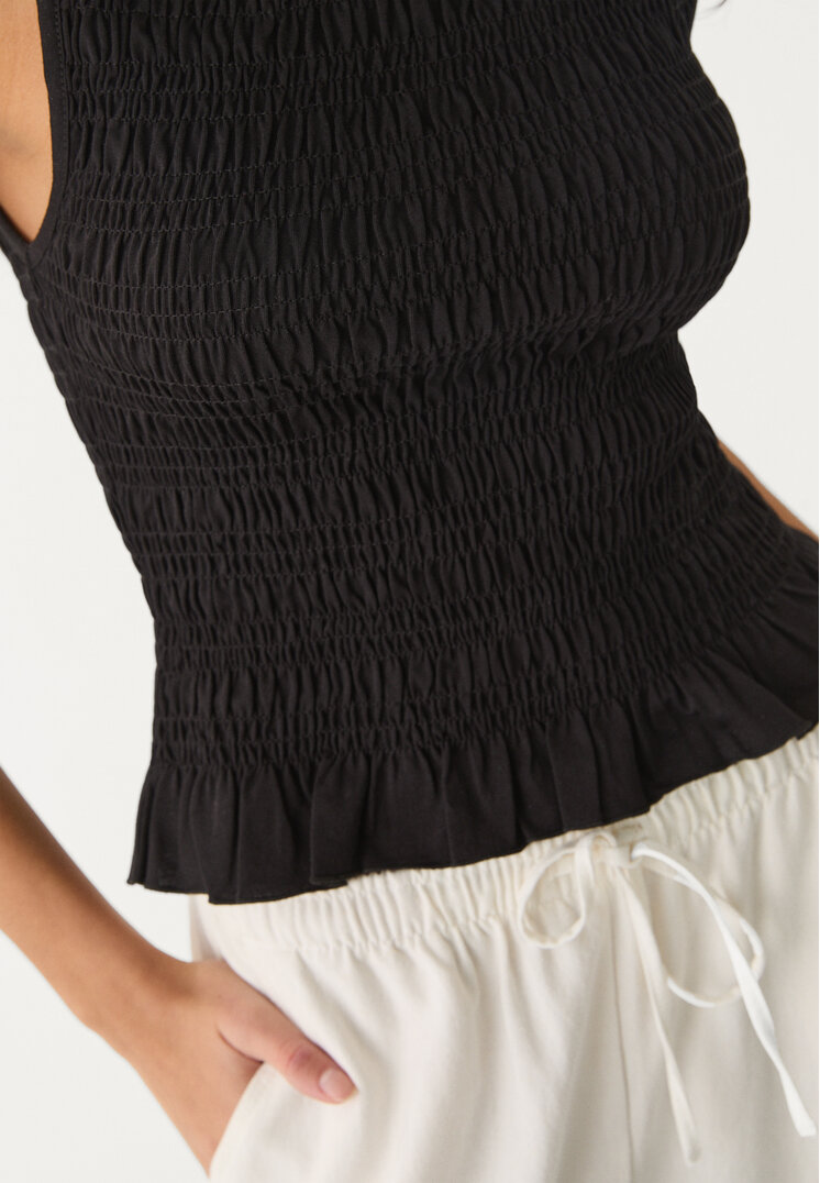camiseta fruncida volantes