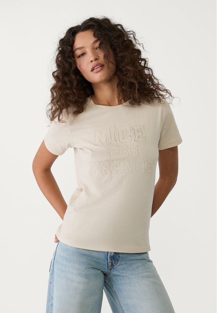 camiseta bordado texto