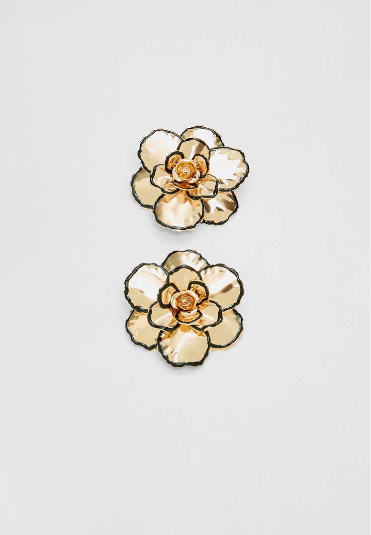 pendientes flor metalica contraste