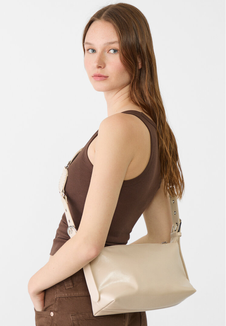 bolso bandolera tachas