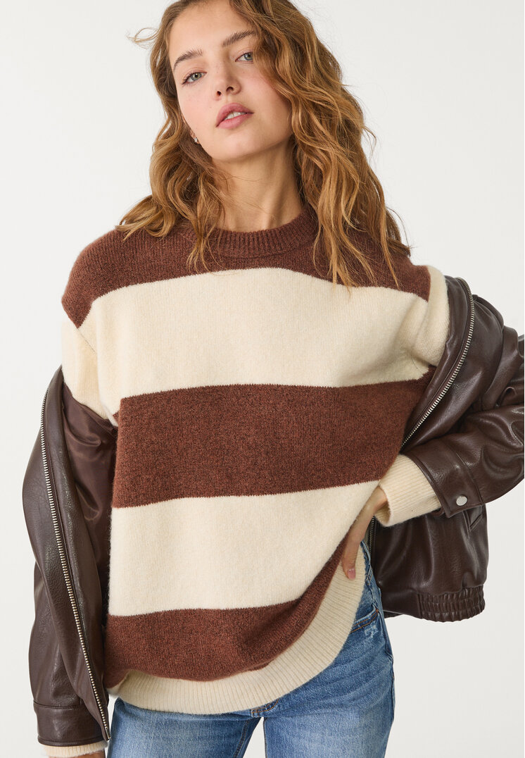 Stradivarius Pulover Din Tricot Soft Maro M