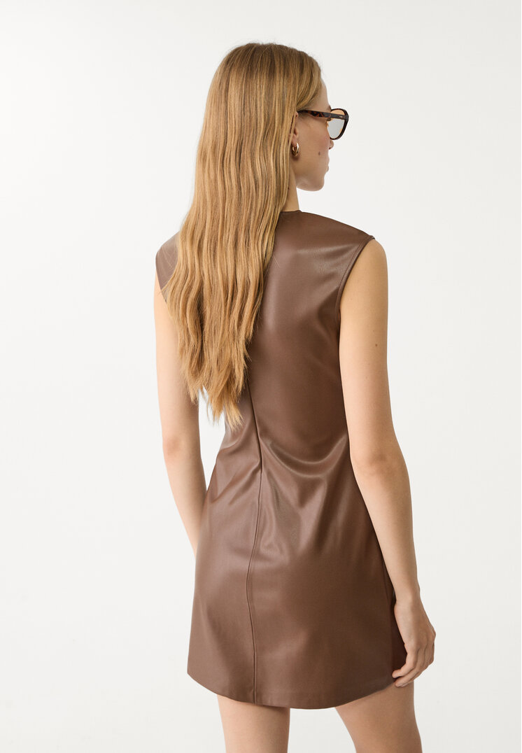 vestido corto efecto piel mini manga