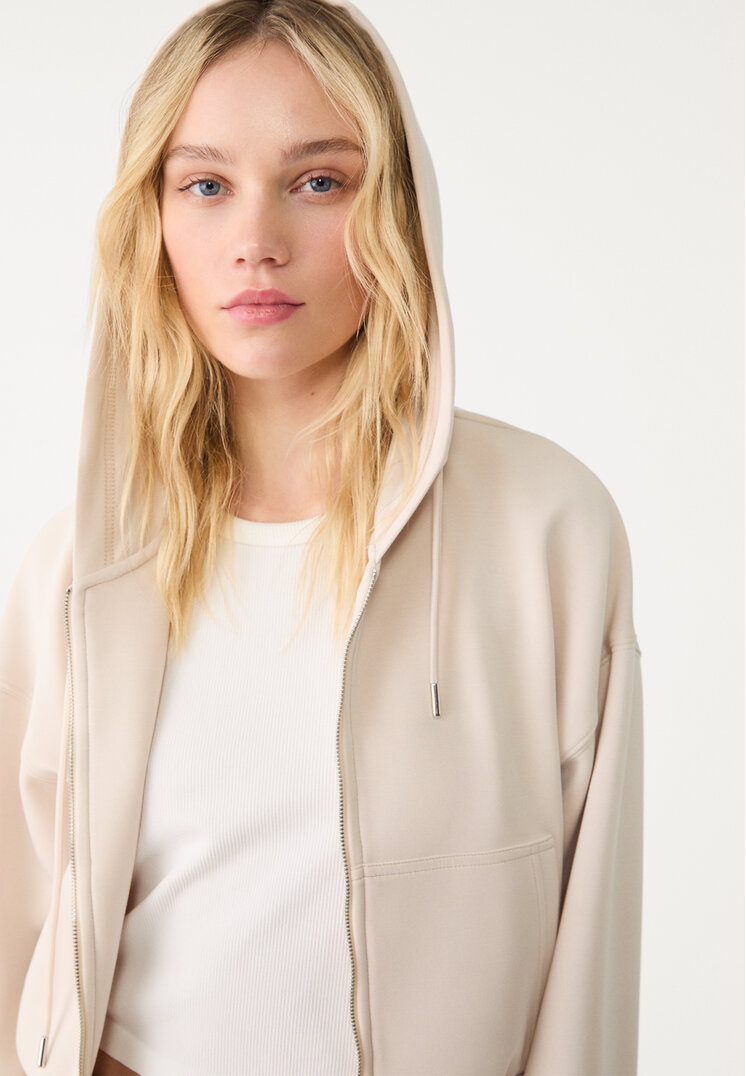chaqueta con capucha tacto suave