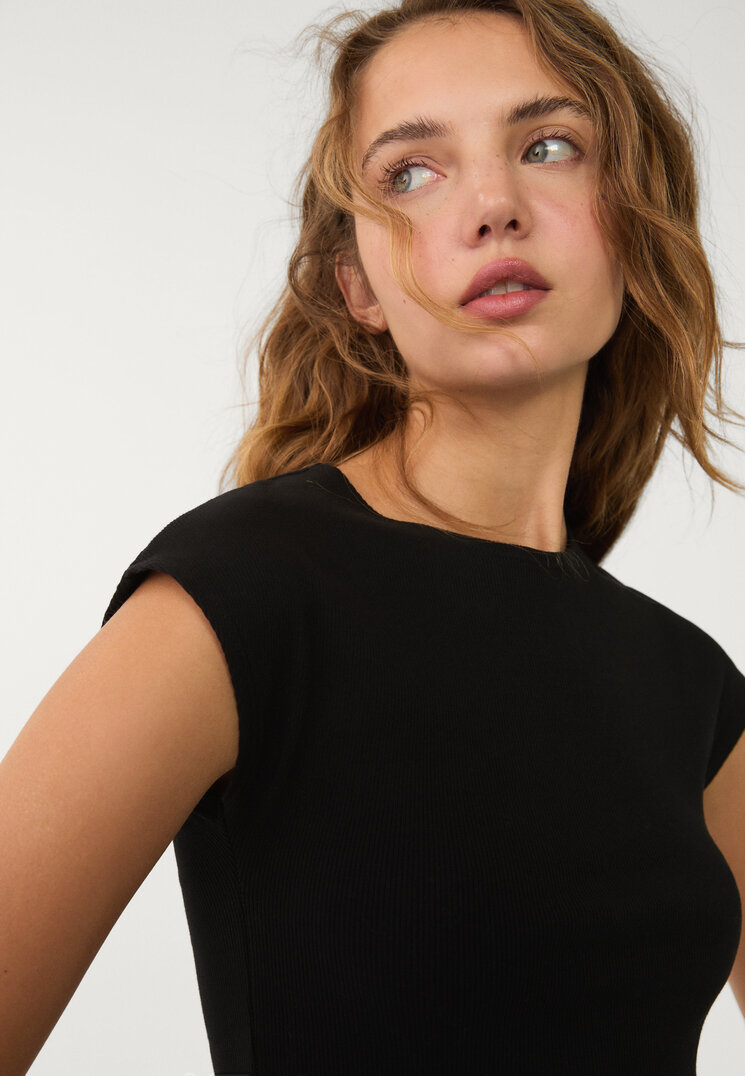 camiseta basica ajustada crop